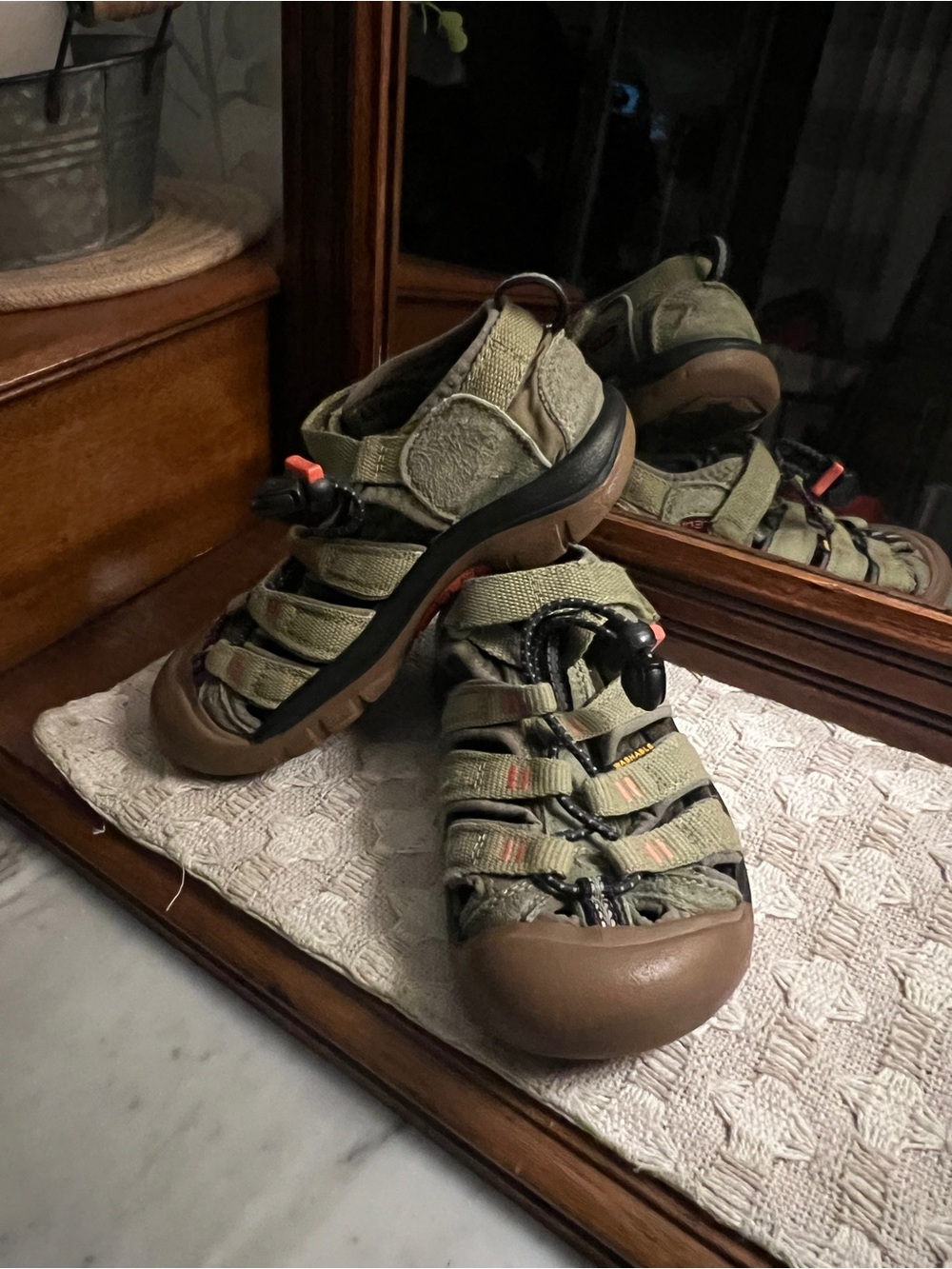 KEEN Classic Newport H2 Outdoor Athletic Hiking Sandals Green Brown‎ Boy's Sz 12